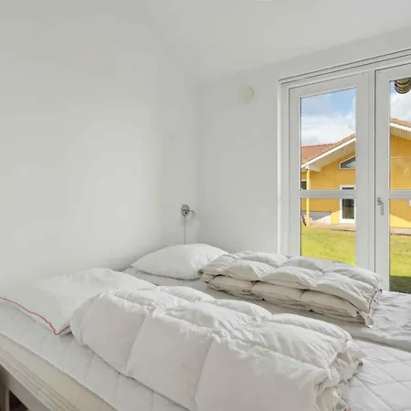 Sea View And Calm In Lovely House For 10 Guests Feriehus