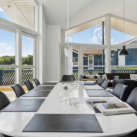 Sea View And Calm In Lovely House For 10 Guests Feriehus